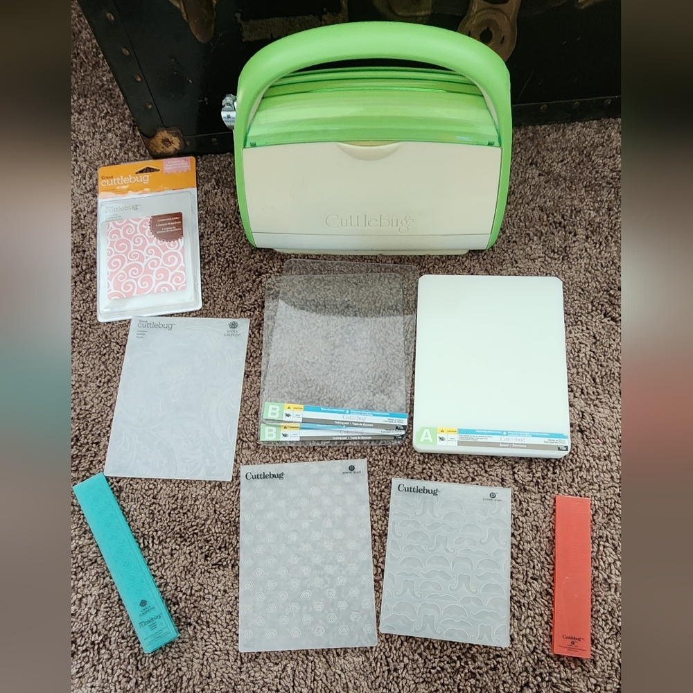 Cricut Cuttlebug with Accessories